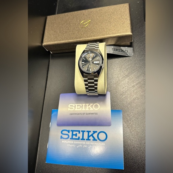 Seiko 5 Automatic Watch - Picture 3 of 4